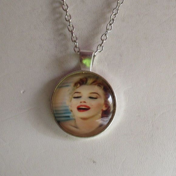 4 for $20 Marilyn Monroe Pendant Necklace - Picture 1 of 2